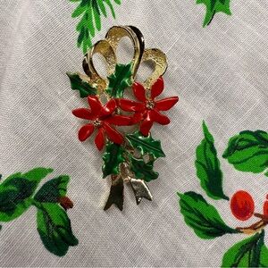 Vintage Gerry’s Poinsettia Christmas Brooch Gold Tone Enamel